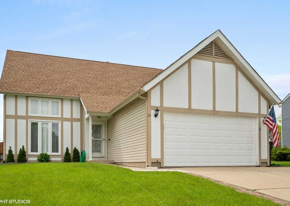 1st image of 10 Carol Ann Dr