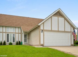 10 Carol Ann Dr, Streamwood, IL 60107