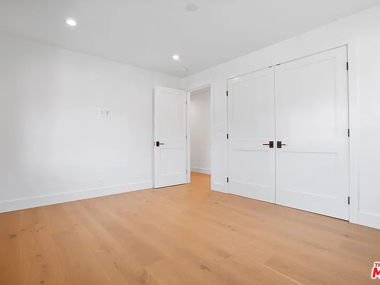 4097 Sapphire Dr — Photo 34