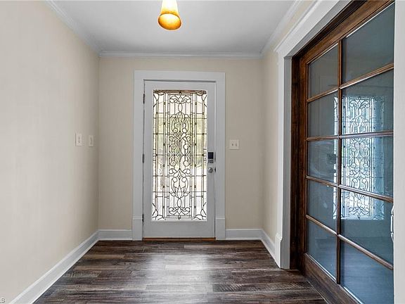 4th image of 208 W Parkway Ave