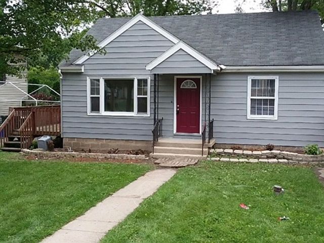 2nd image of 34777 N Elm St