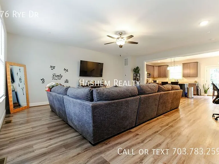 976 Rye Dr — Photo 4
