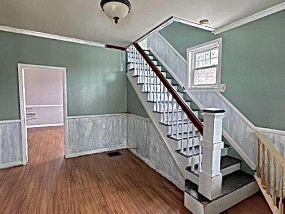 2nd image of 301 Hampton Rd