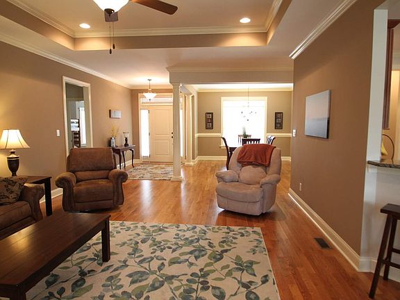 5th image of 110 Scarlet Oak Ct