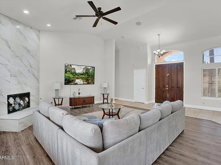 5434 E Campo Bello Dr — Photo 2
