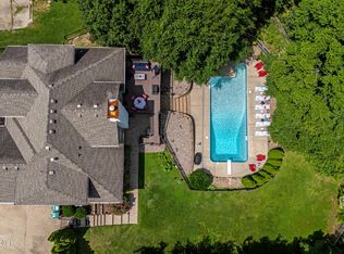 8807 Grand Ridge Ct, Louisville, KY 40214