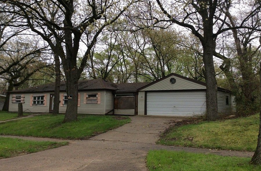 2nd image of 2201 Vigo St