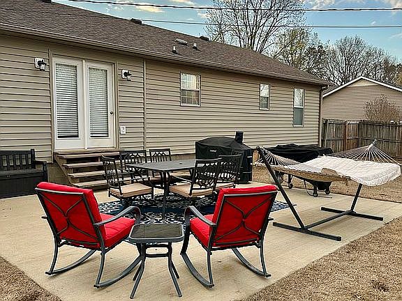 3rd image of 812 Garrigan Rd