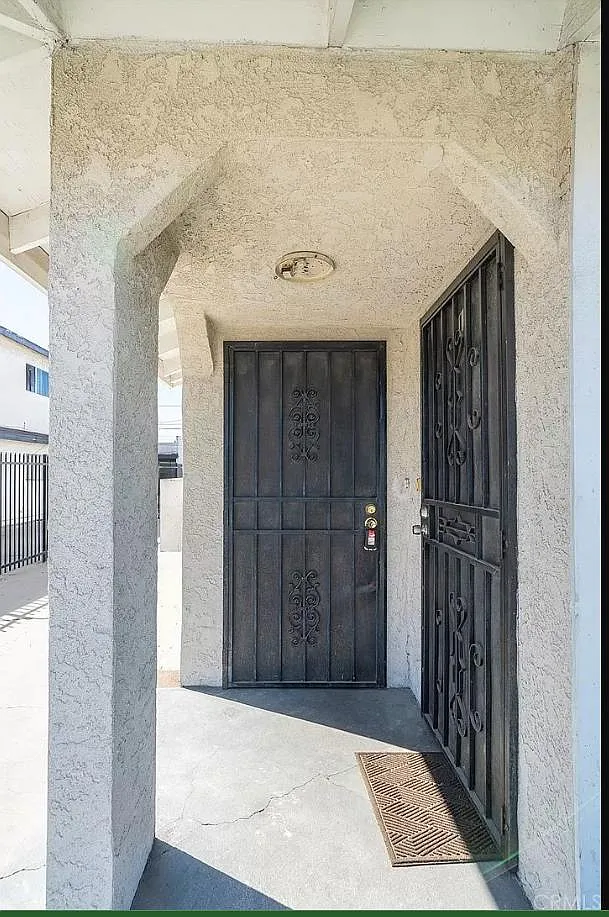1326 W 90th Pl — Photo 2