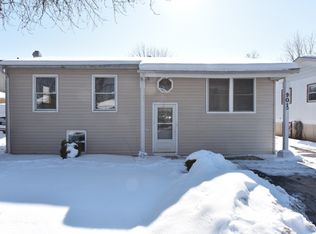901 Corona Ct, Round Lake Beach, IL 60073