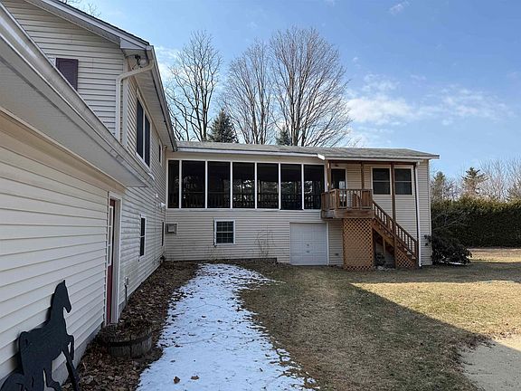 4th image of 1085 Lamkin Street