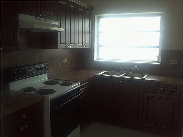 2nd image of 6012 SW 33rd St APT 101