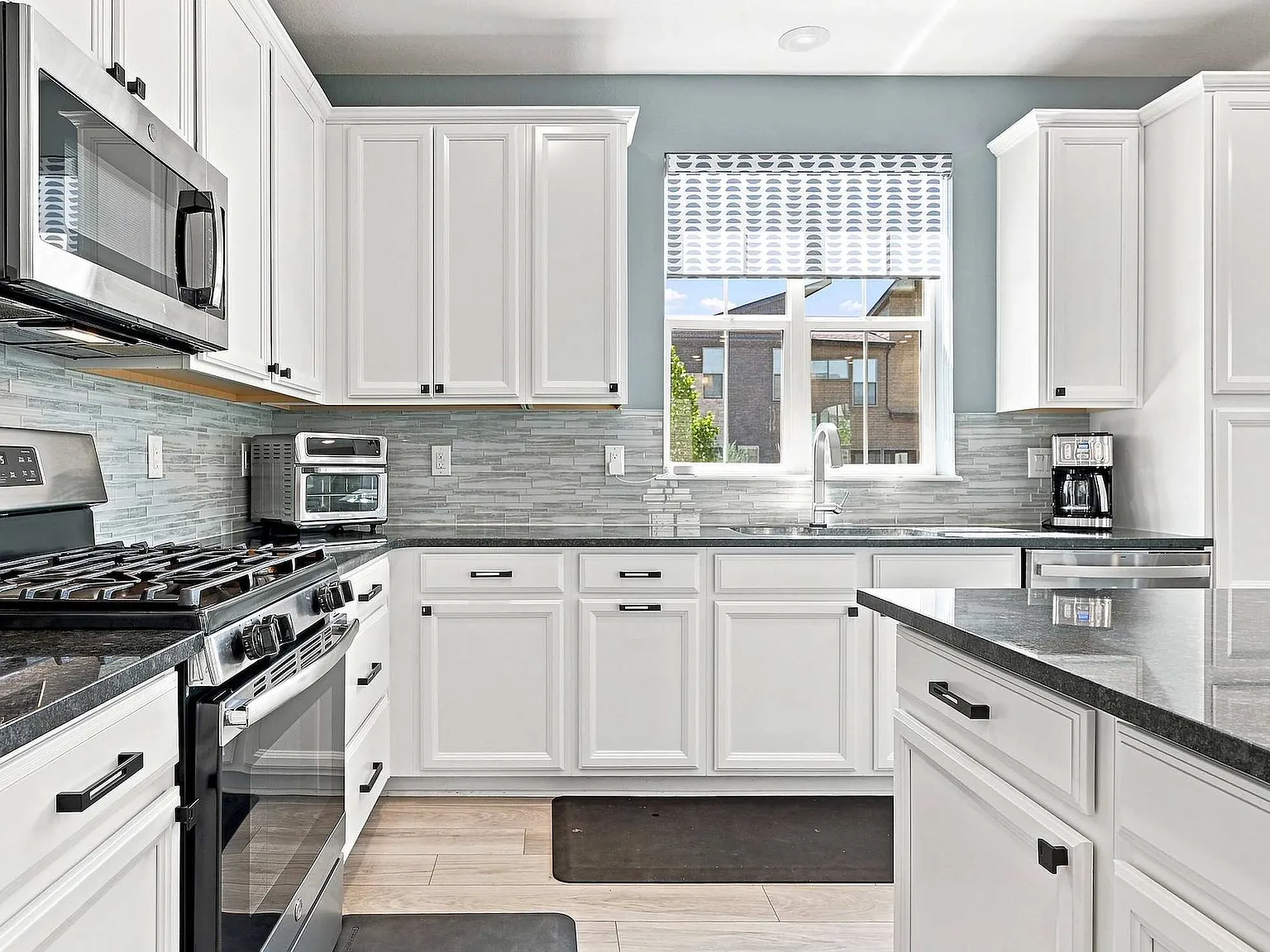 2 bed, 1.5 bath, 1500 sqft, $3,800 — Photo 3