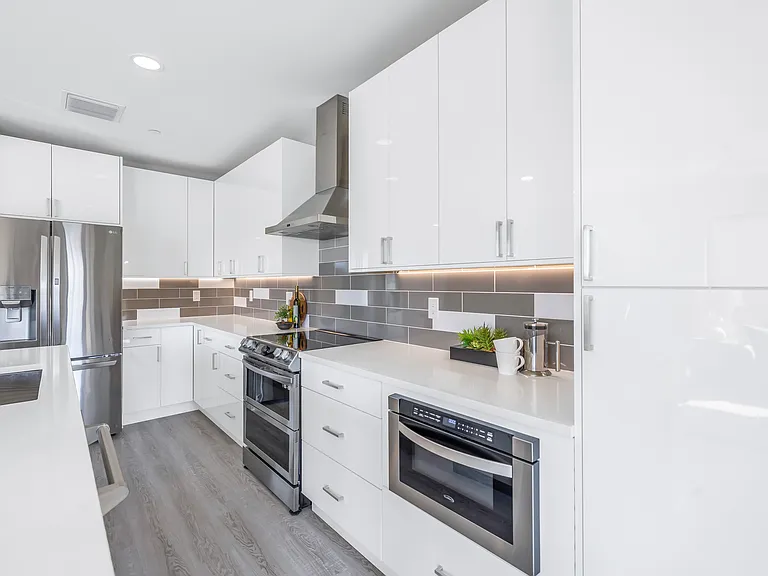 12400 Capri Cir N #A — Photo 10