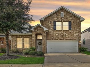 15835 Scenic Water Dr, Houston, TX 77044
