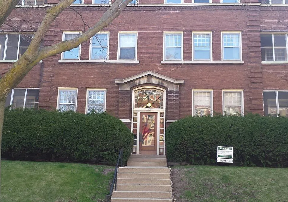 2508 N Stowell Ave