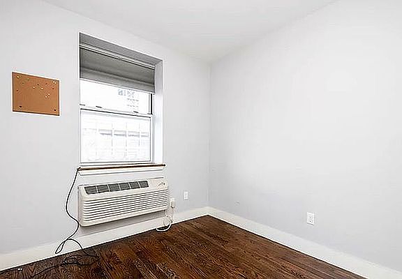 2nd image of 168 Throop Ave #3B