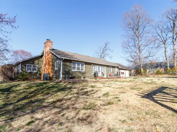 303 Bluebird Ln, Lebanon, MO 65536