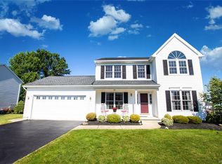12 Whitestone Ln, Lancaster, NY 14086