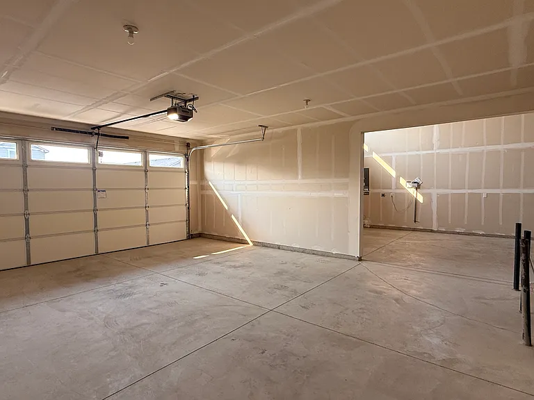 3 car garage + RV garagge