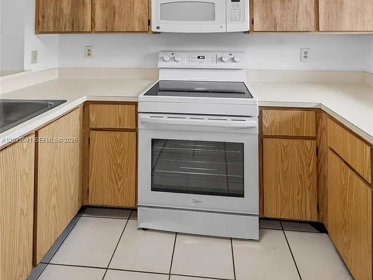 8750 N Sherman Cir #305 — Photo 39