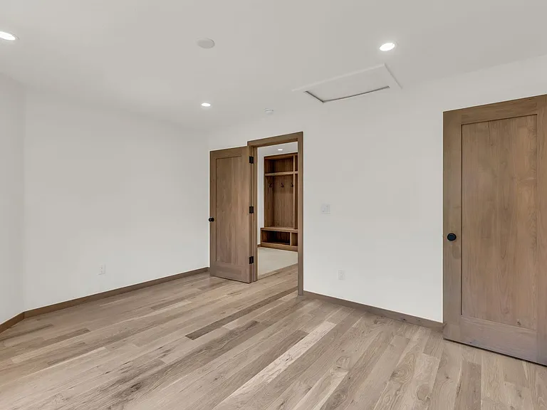 7346 Pinebrook Rd — Photo 30