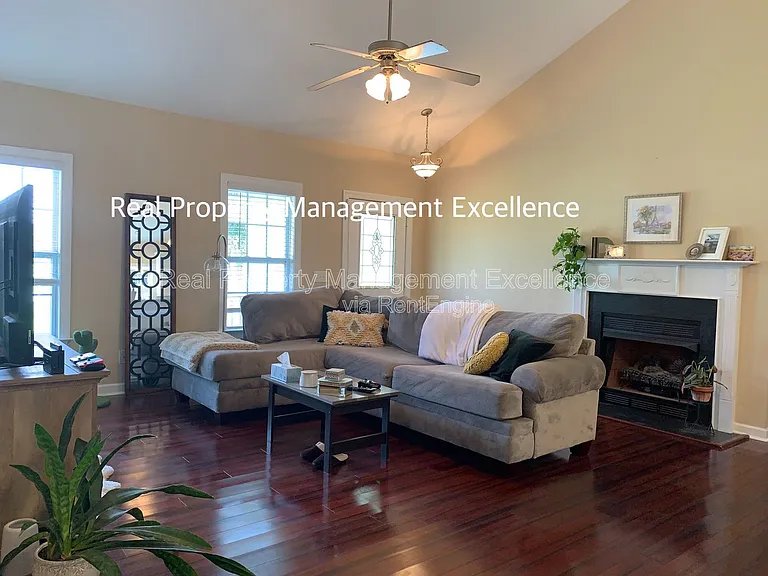 28 Clover Dr — Photo 4