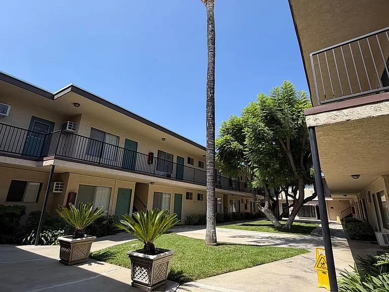 Stone Gate Apartments — Photo 8