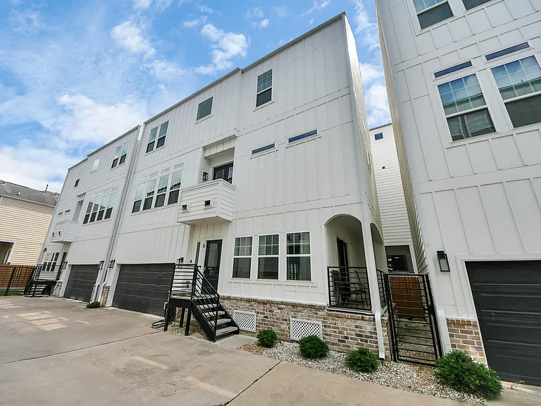 1223 W 16th St #B — Photo 7