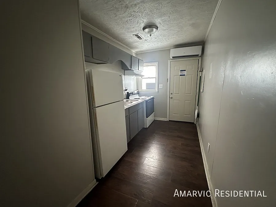 717 Bullock St — Photo 2