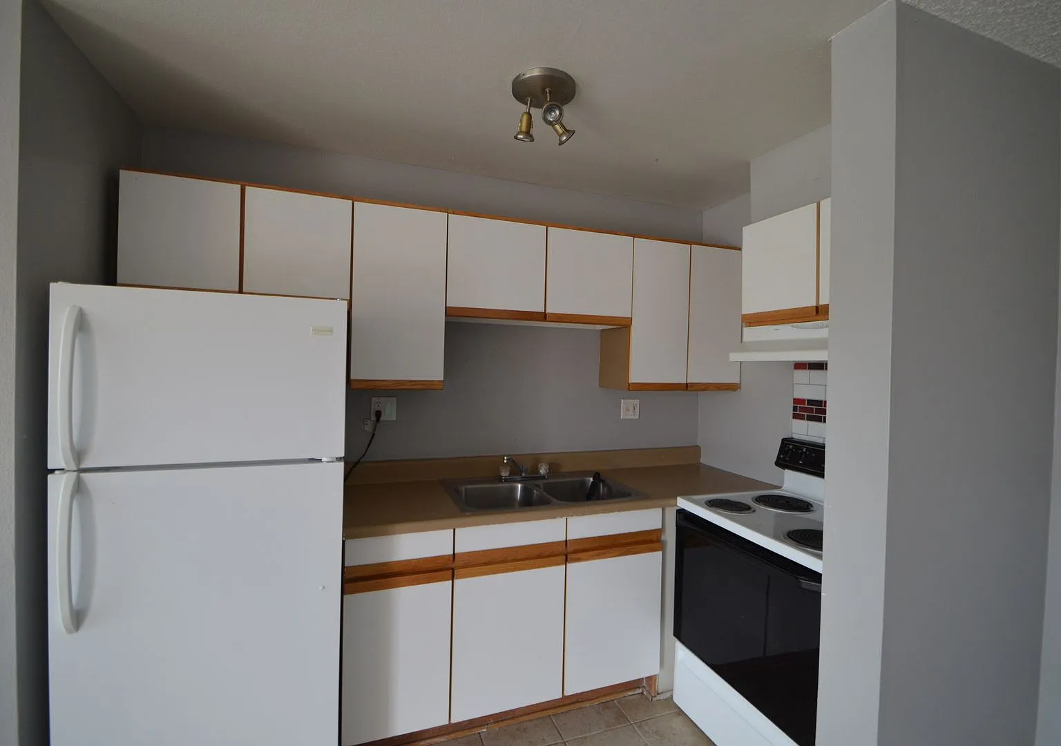 499 W Progress Ave — Photo 4