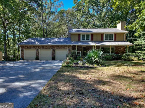 553 Edgefield Dr, Stone Mountain, GA 30087