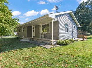 16 S Old Covered Bridge Ln, Springfield, IL 62711