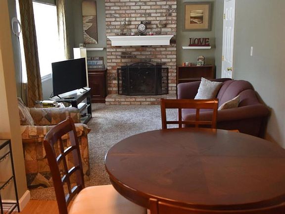 Bottom unit living space