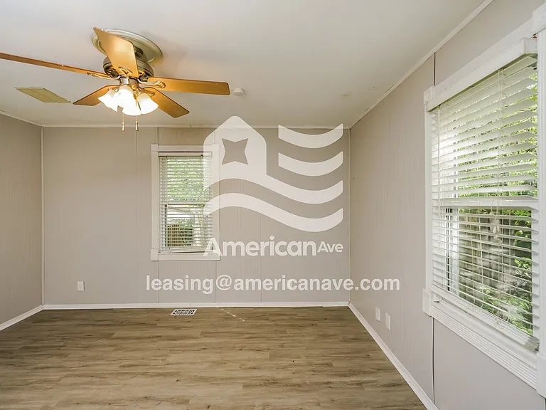 294148_005_living_room_12693250.jpg