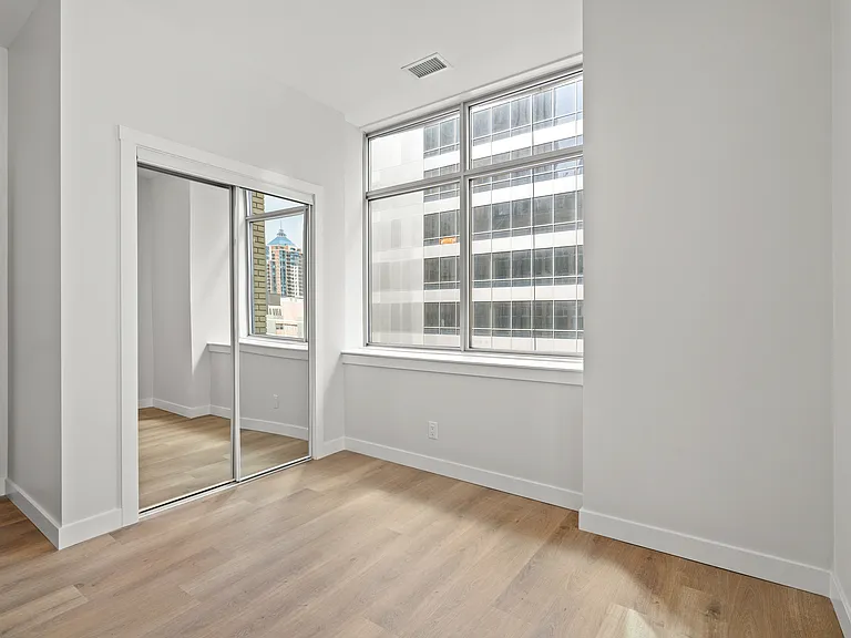 736 8th Ave SW — Photo 101