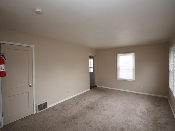 5th image of 4805 N Edgebrook Dr