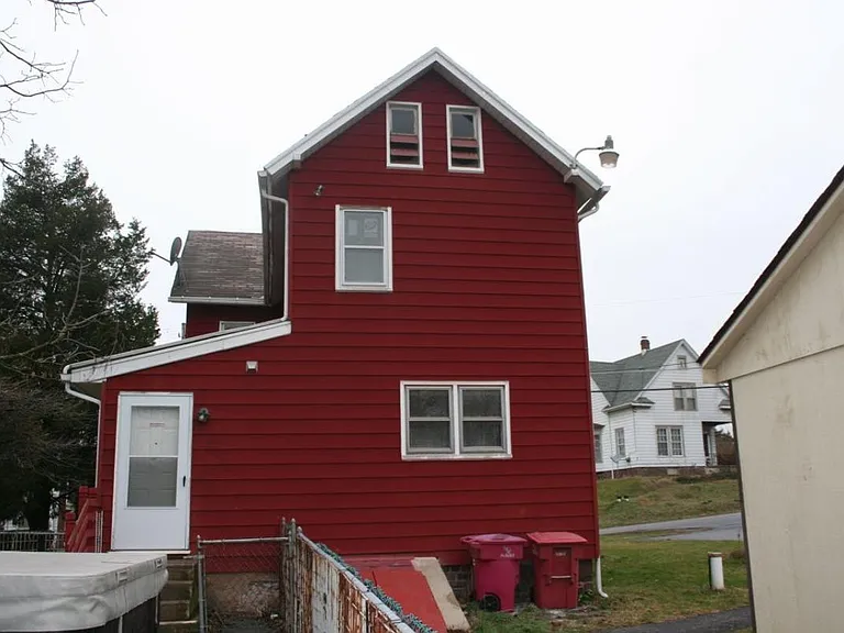 425 S Baumstown Rd — Photo 1