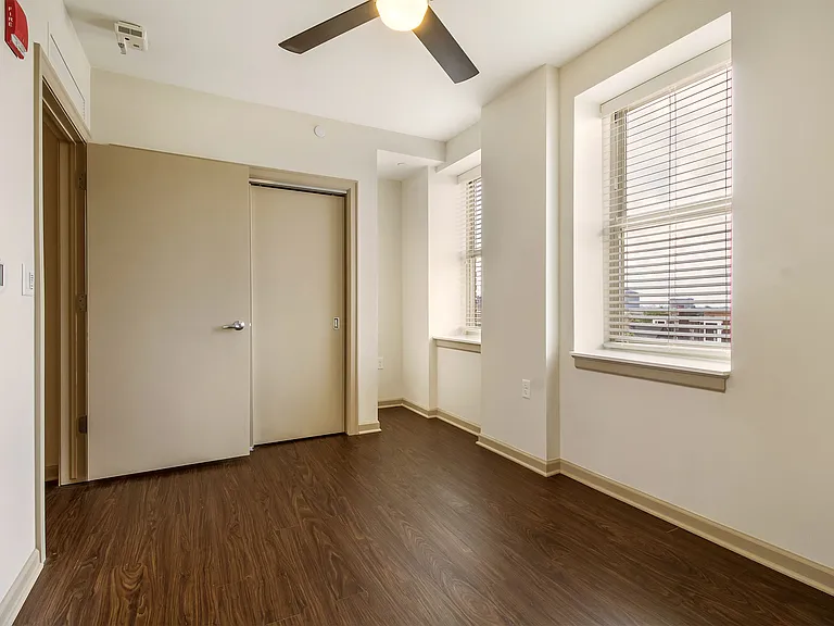 Strathmore Apartments — Photo 7