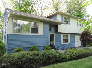 4 Bellmore Dr, Poughkeepsie, NY 12603