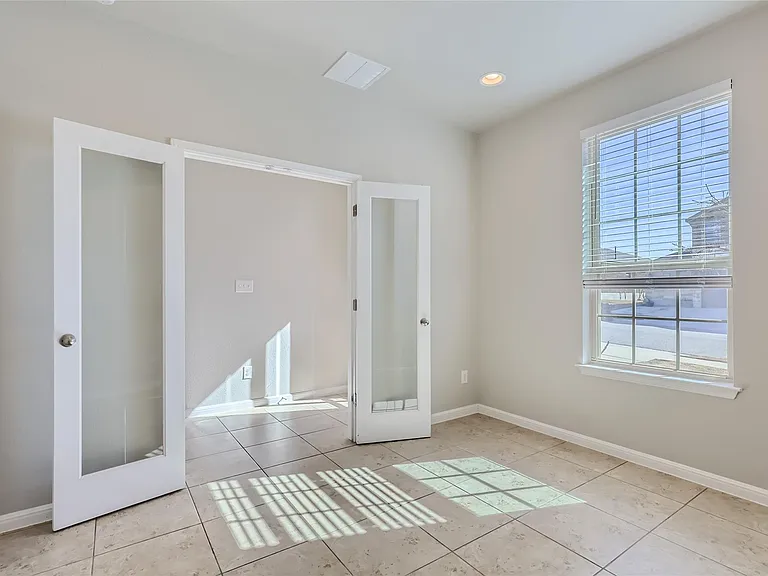 1505 Everts St — Photo 16