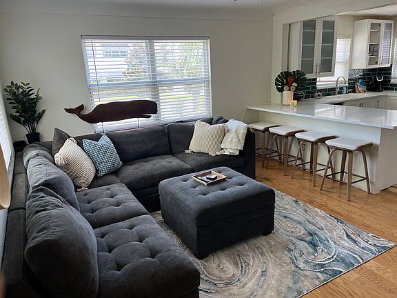 4th image of 176 17th Ave SE #176