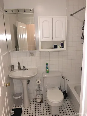 Rented by Oxford Property Group | media 13