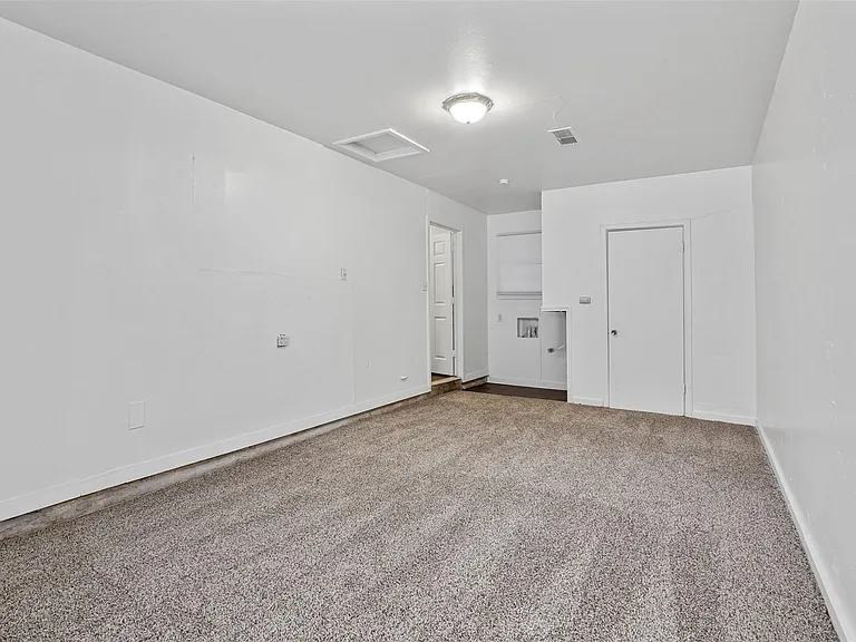 711 N Carroll Blvd — Photo 13