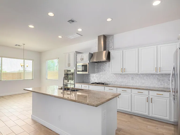 2615 W Balao Dr — Photo 10