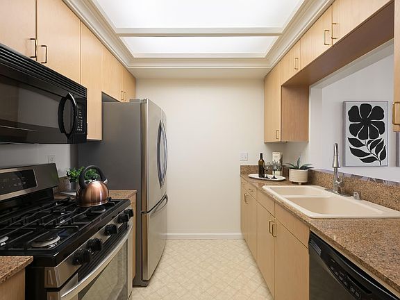 3rd image of 200 Deer Valley Road #2G