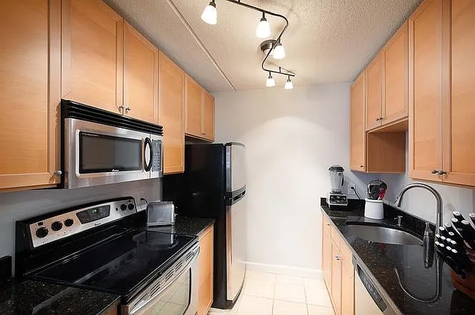 108 Peterborough St #PHN — Photo 5