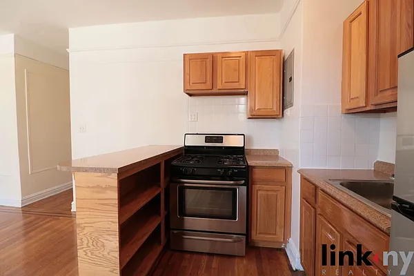 Rented by Link NY Realty | media 21