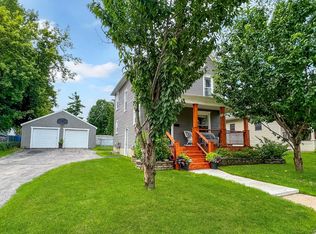 703 W Cottonwood St, Freeport, IL 61032
