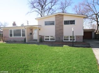 3223 Greenbriar Dr, Glenview, IL 60025